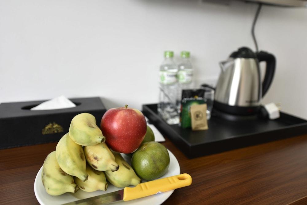 Ha Noi Cue Hub Hotel Hanoi Exteriör bild